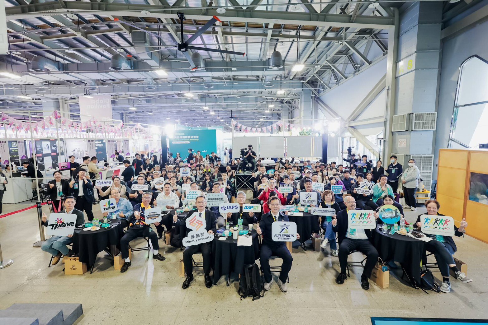 團隊於11月21日受邀出席在花博爭艷館舉辦的「2025 臺灣品牌國際賽研習營交流分享會」與「2025 Meet Taipei 創新創業嘉年華」